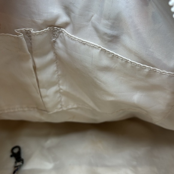 large flowered kipling bag, the bag has many compartments - Picture 8 of 11